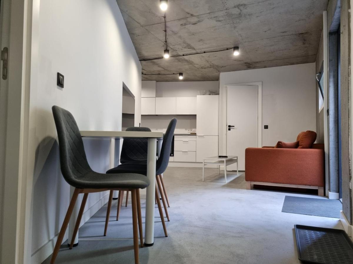 Industrialna Piwnica Hostel กดัญสก์ ภายนอก รูปภาพ