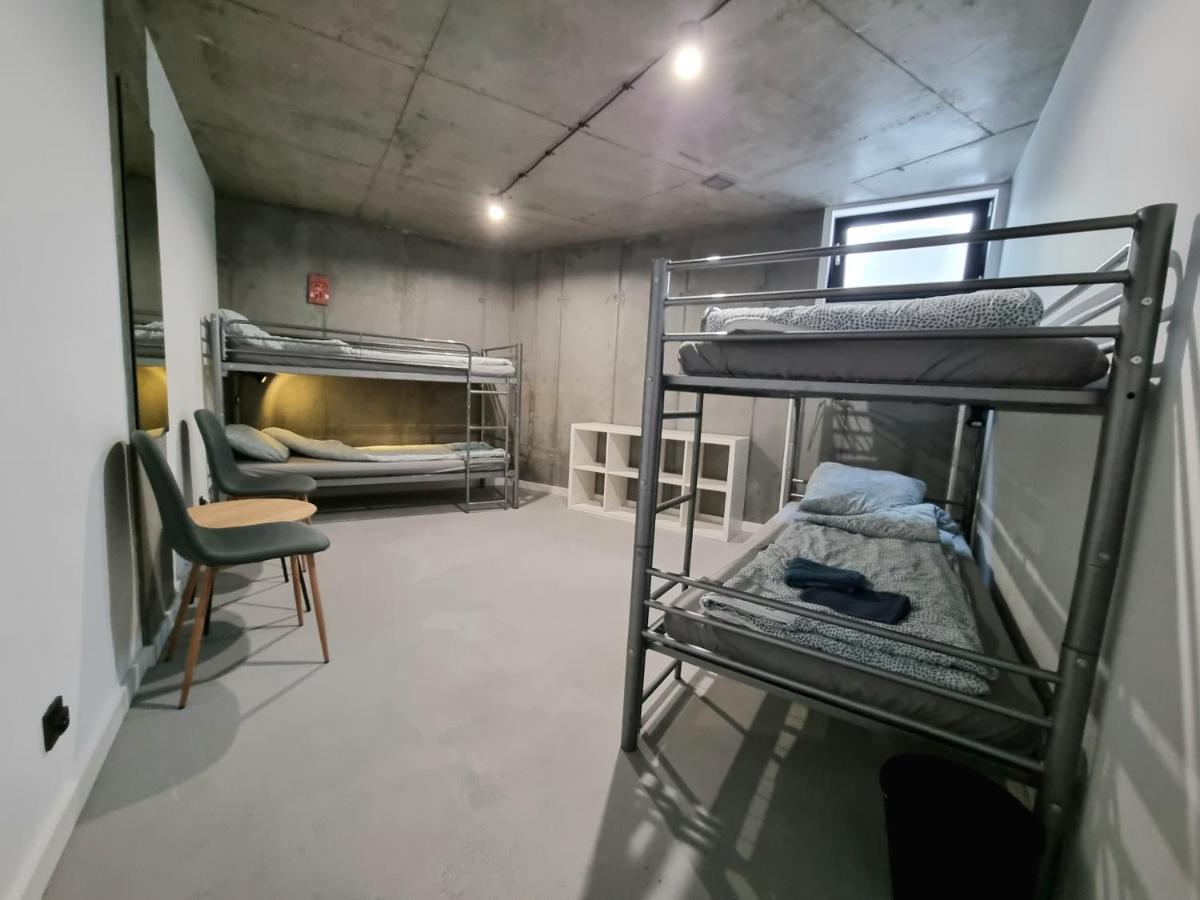 Industrialna Piwnica Hostel กดัญสก์ ภายนอก รูปภาพ