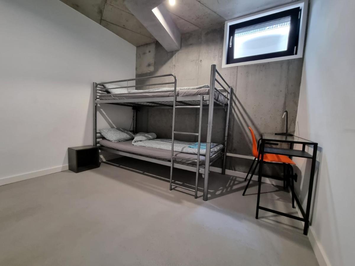 Industrialna Piwnica Hostel กดัญสก์ ภายนอก รูปภาพ