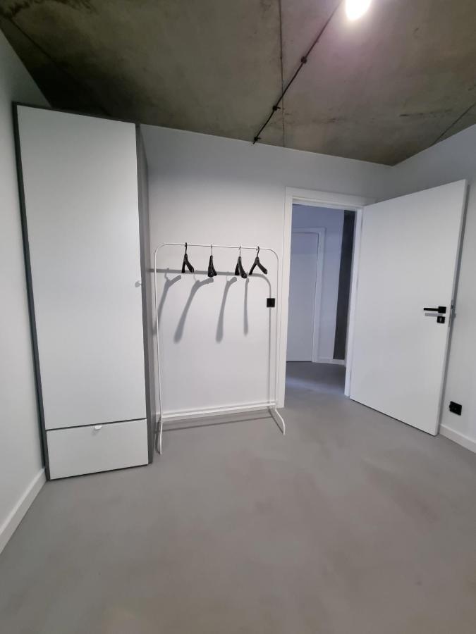 Industrialna Piwnica Hostel กดัญสก์ ภายนอก รูปภาพ